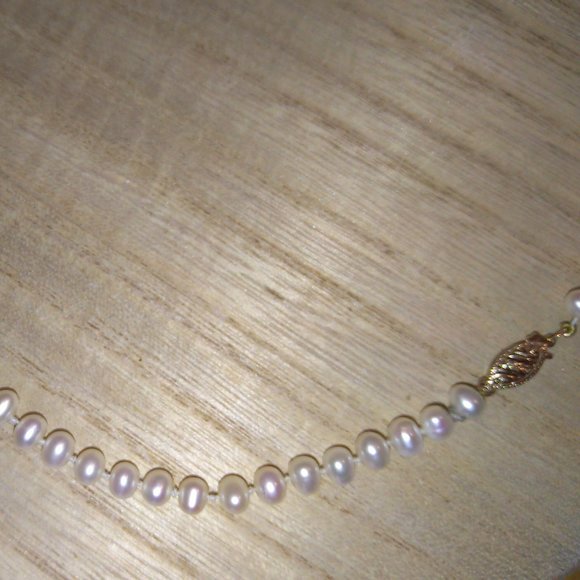 17 inch strand Genuine pearls newly restrung gold filled safety clasp pristine - Picture 4 of 13